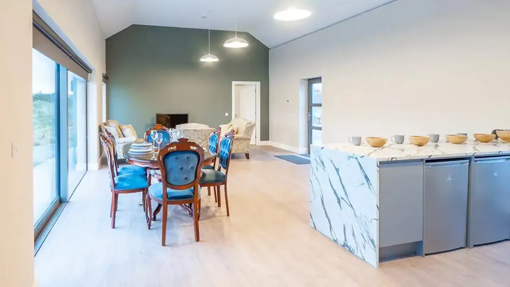 Oyster House living room in Ballinakill Bay. Bright and well presented with dining table and kitchen area. wp-image-581